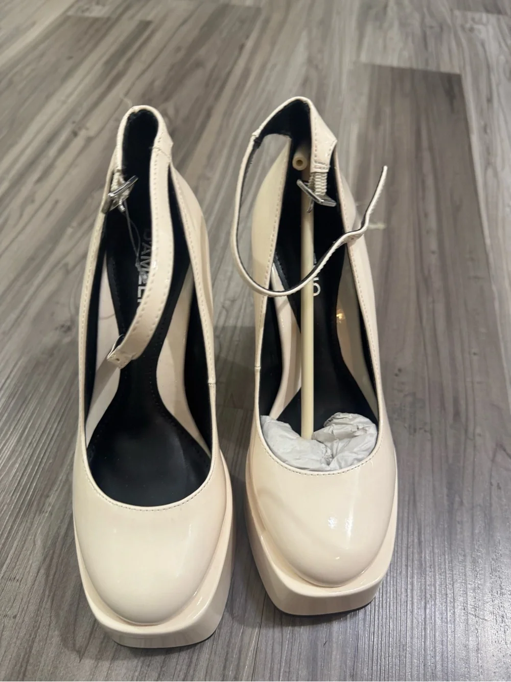 D’Amelio Rayva Patent Leather Platform Heels Cream Size 5.5 New